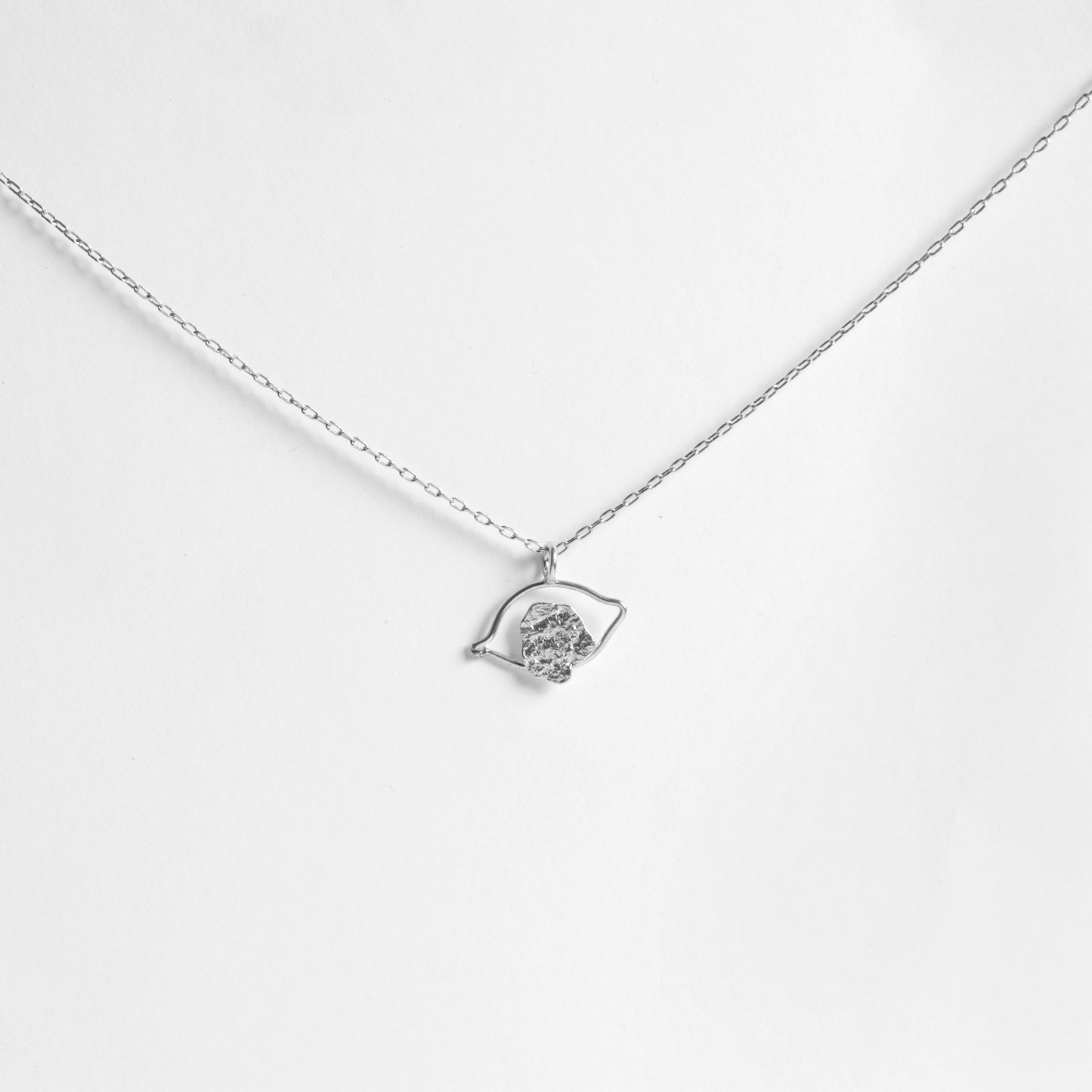 Colgante Pupila, colgante artesanal de plata de ley de Antorcha de Plata - imagen 3