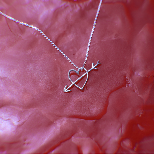 Colgante Cupido, colgante artesanal de plata de ley de Antorcha de Plata