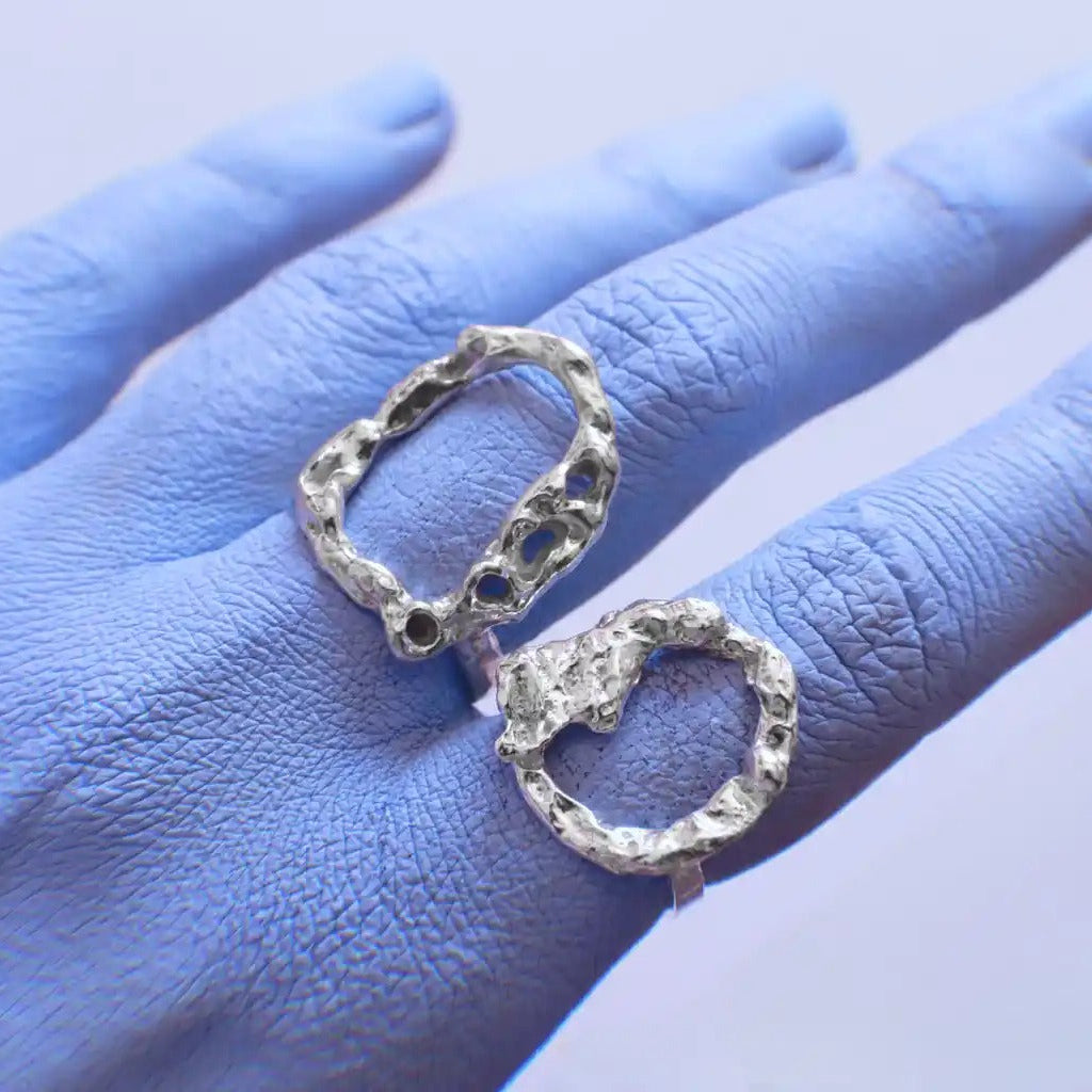 Detalle 2 de Anillo Viruta 02 en plata de ley artesanal de Antorcha de Plata