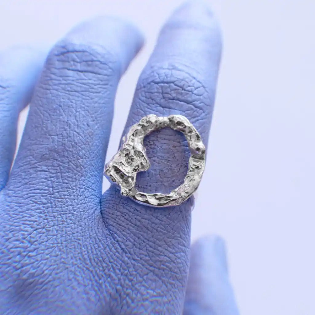 Vista principal de Anillo Viruta 02 en plata de ley artesanal de Antorcha de Plata