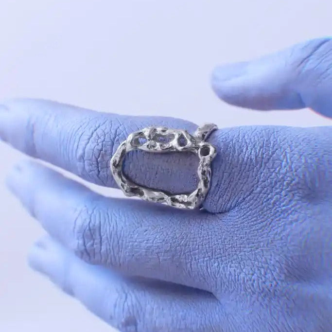 Vista principal de Anillo Viruta 01 en plata de ley artesanal de Antorcha de Plata