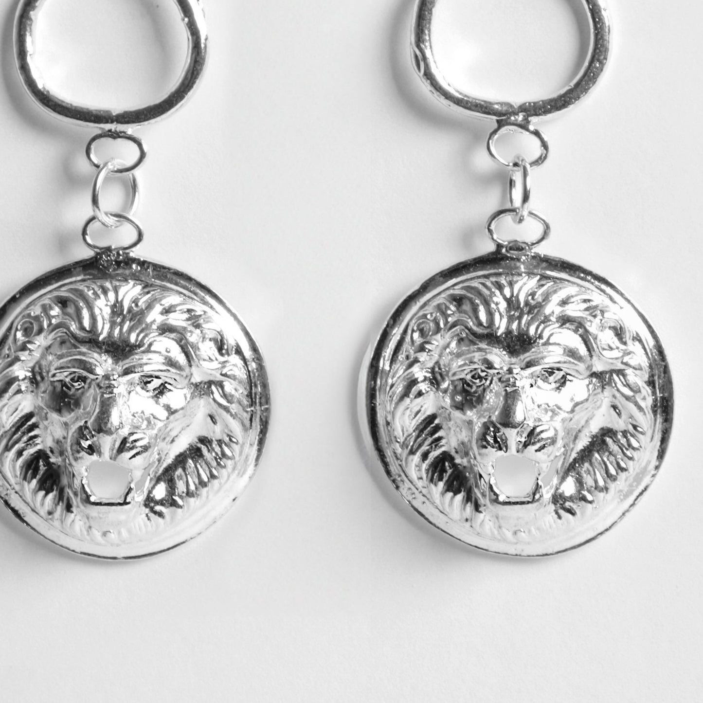 PENDIENTES LEONES CON ARO (por encargo)