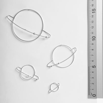 Pendientes Saturno Grandes, pendientes artesanal de plata de ley de Antorcha de Plata