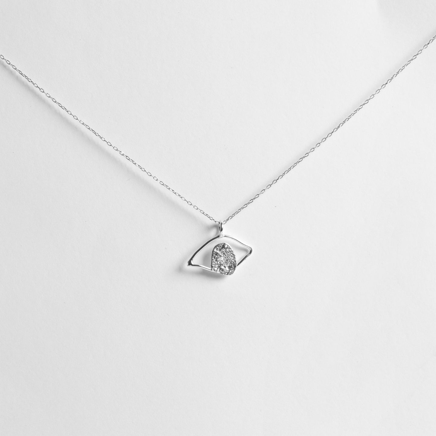 Colgante Pupila, colgante artesanal de plata de ley de Antorcha de Plata - imagen 2