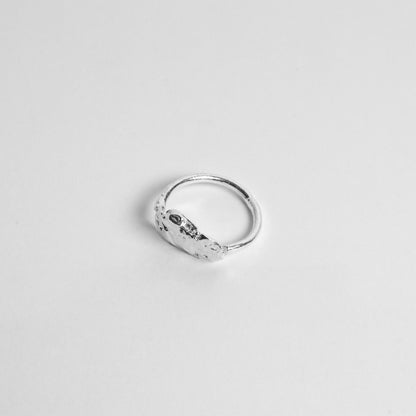 Anillo Sello Viruta, anillo artesanal de plata de ley de Antorcha de Plata