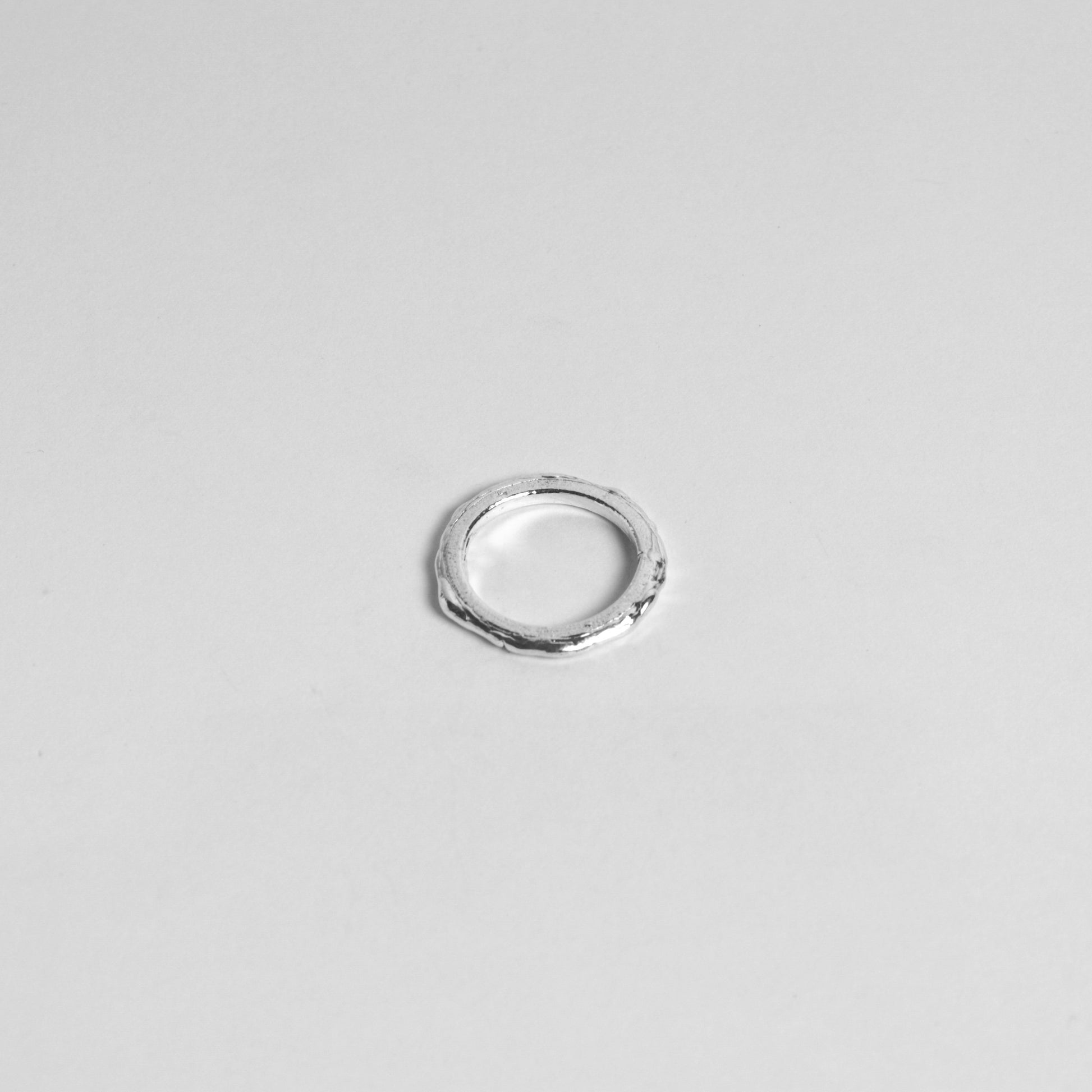Anillo Alianza Orgánica Alta, anillo artesanal de plata de ley de Antorcha de Plata - imagen 1