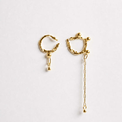 Chapado en oro - PENDIENTES ASIMETRICOS VIRUTA CON CADENA (por encargo) | Antorcha de Plata