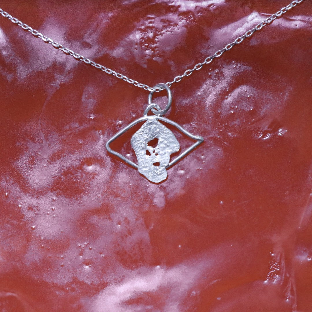 Colgante Pupila, colgante artesanal de plata de ley de Antorcha de Plata - imagen 1